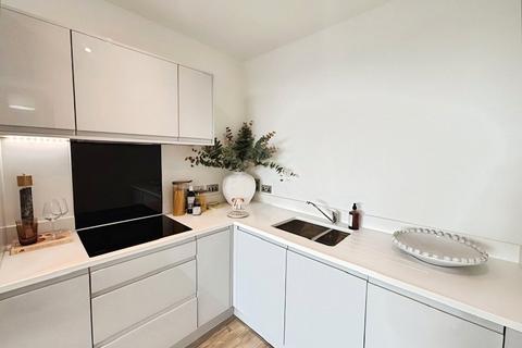 1 bedroom flat to rent, Riverview, Staines TW18
