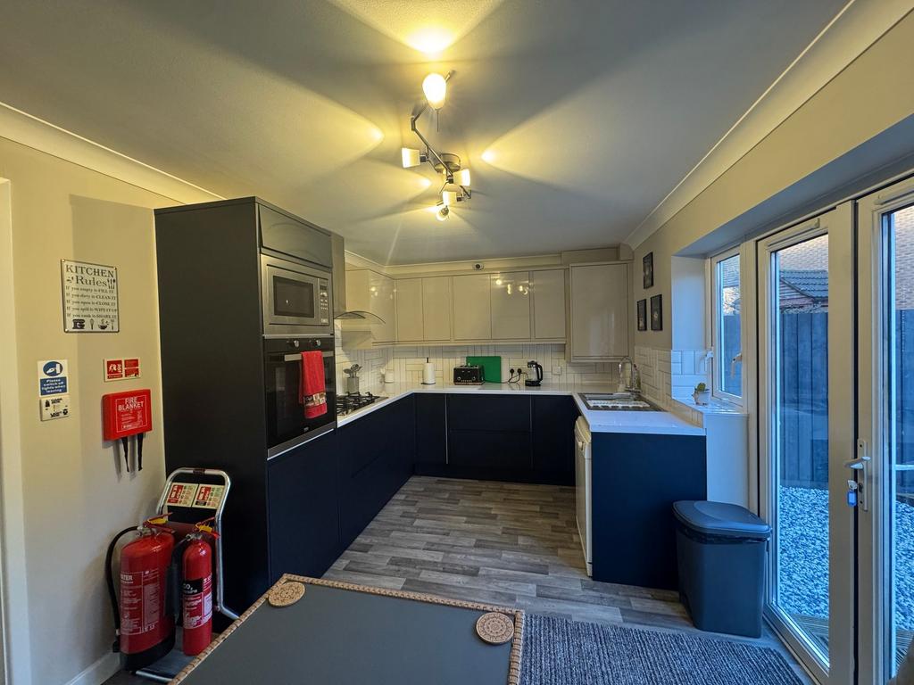 Communal kitchen / diner