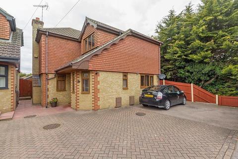 3 bedroom detached house to rent, Station Road, Newington, Kent, ME9