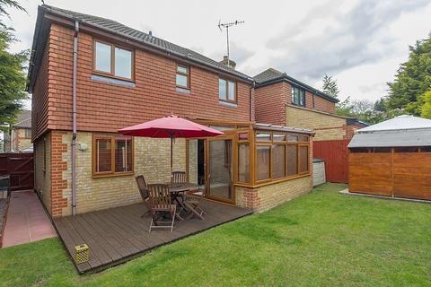 3 bedroom detached house to rent, Station Road, Newington, Kent, ME9