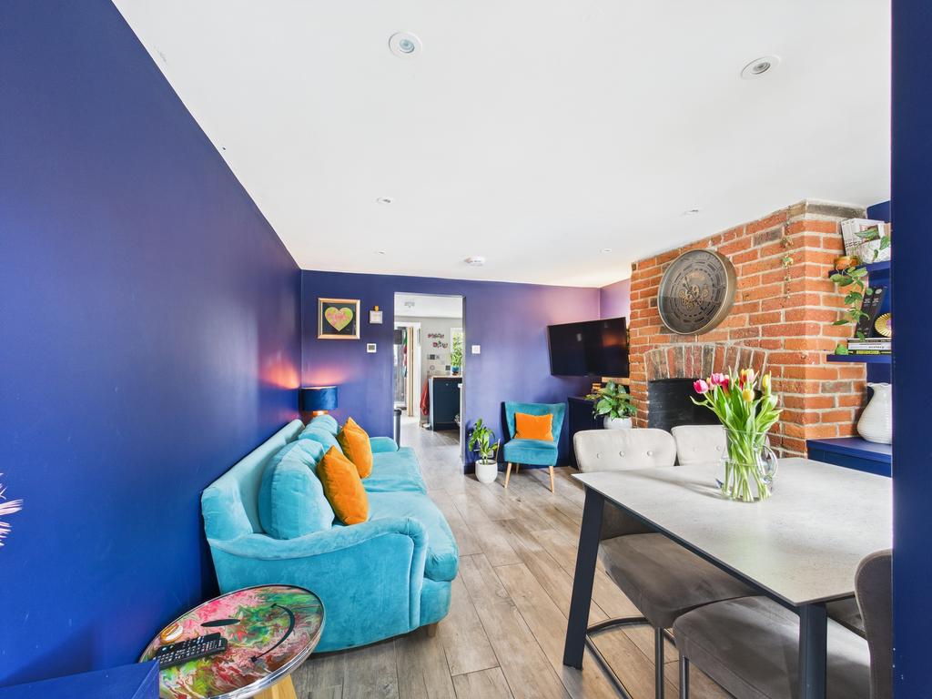 Cam01354 g0 pr0467 still002