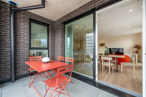 3 bedroom flat to rent, Marble House, Hayes and Harlington, Hayes, UB3