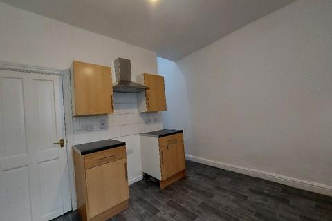 2 bedroom terraced house to rent, Leyland Road, Burnley BB11