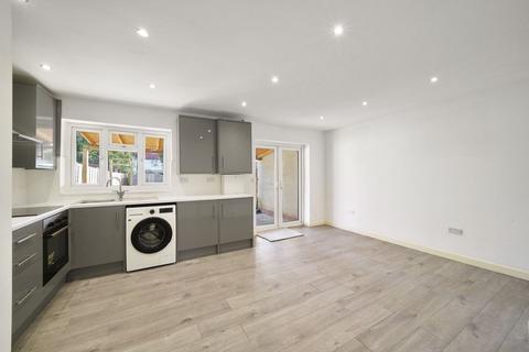 5 bedroom semi-detached house for sale, Petts Hill, Northolt UB5