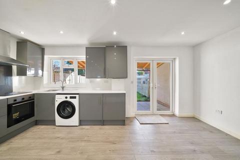 5 bedroom semi-detached house for sale, Petts Hill, Northolt UB5