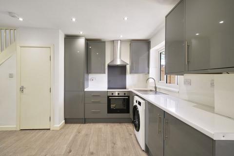 5 bedroom semi-detached house for sale, Petts Hill, Northolt UB5