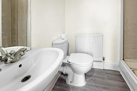 Studio to rent, Harlesden Gardens, London, NW10