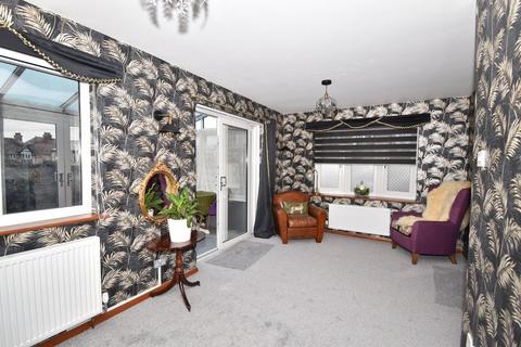 2 bedroom detached house to rent, Station Road, Harrietsham, Maidstone, ME17
