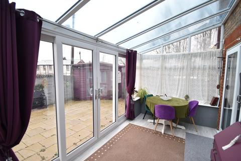 2 bedroom detached house to rent, Station Road, Harrietsham, Maidstone, ME17