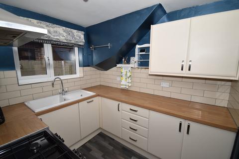 2 bedroom detached house to rent, Station Road, Harrietsham, Maidstone, ME17