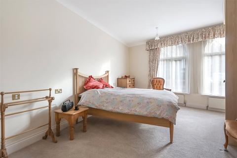 2 bedroom apartment for sale, Station Road West, Oxted, Surrey, RH8