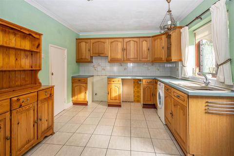 2 bedroom end of terrace house for sale, Cotswold Gardens, Hutton, Brentwood
