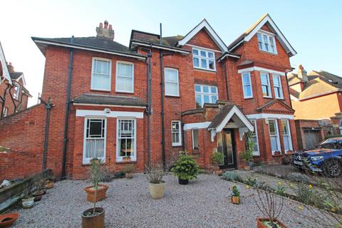 3 bedroom flat for sale, Grassington Road, Eastbourne, BN20 7BY