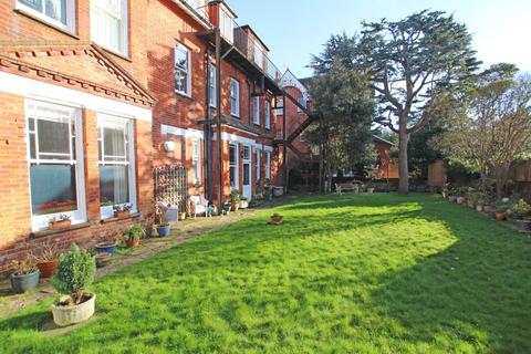 3 bedroom flat for sale, Grassington Road, Eastbourne, BN20 7BY