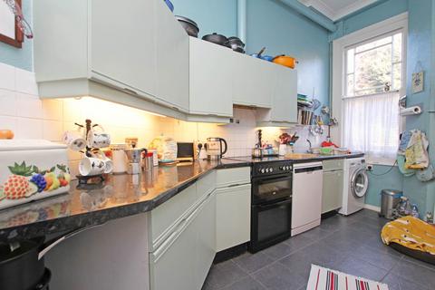 3 bedroom flat for sale, Grassington Road, Eastbourne, BN20 7BY