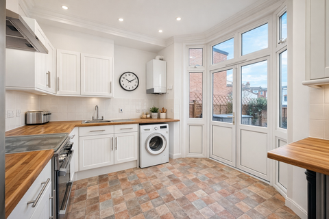 2 bedroom maisonette to rent, Blenheim Gardens, Willesden, NW2
