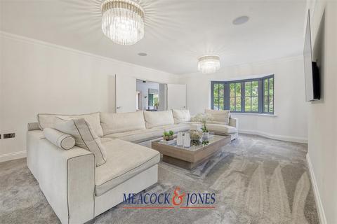 5 bedroom detached house for sale, Longaford Way, Hutton Mount, Brentwood