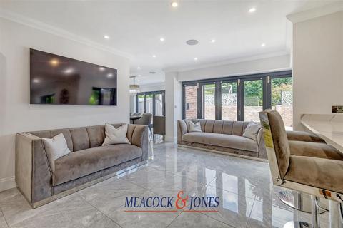 5 bedroom detached house for sale, Longaford Way, Hutton Mount, Brentwood