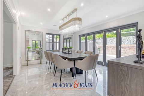 5 bedroom detached house for sale, Longaford Way, Hutton Mount, Brentwood