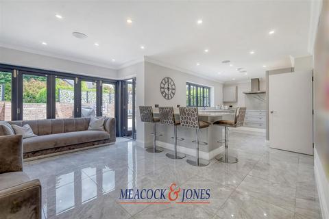 5 bedroom detached house for sale, Longaford Way, Hutton Mount, Brentwood