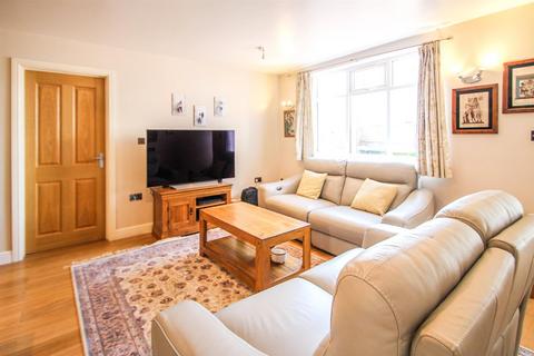 undefined, Upper Farm Road, West Molesey KT8