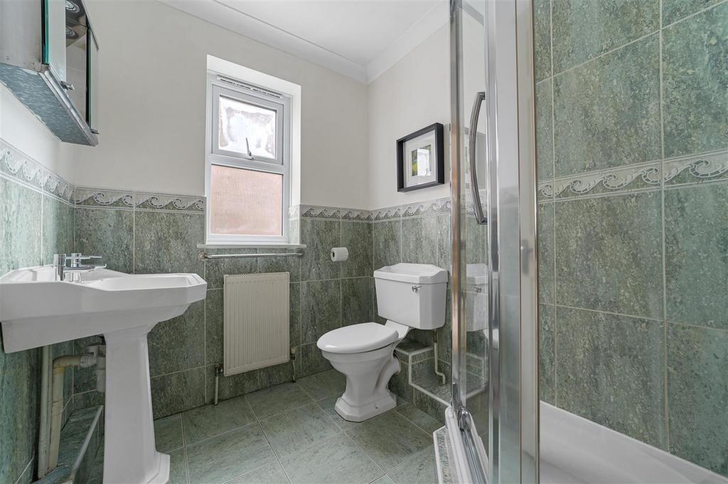 En suite to bedroom one