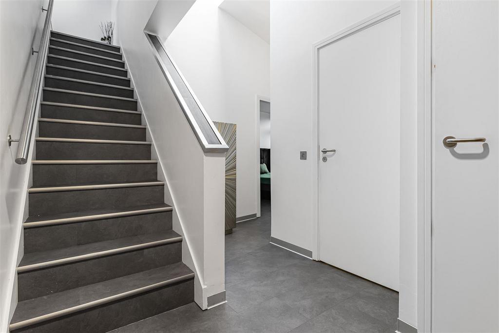 12 70879.jpg