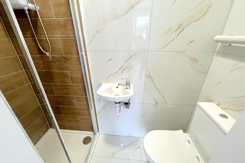 1 bedroom house of multiple occupation to rent, Ramuz Drive, Westcliff-on-Sea SS0