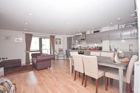 2 bedroom flat for sale, Flat 3, 2 Lily Close, Pinner HA5 3JT