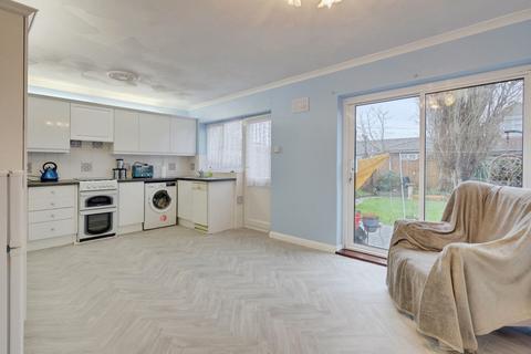 4 bedroom detached house for sale, Meynell Avenue, Canvey Island, SS8