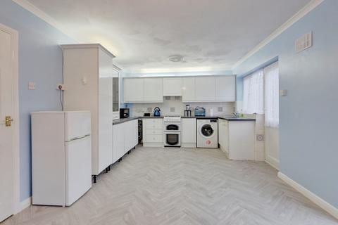 4 bedroom detached house for sale, Meynell Avenue, Canvey Island, SS8