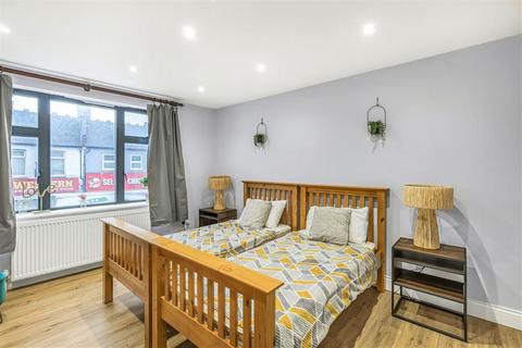 3 bedroom flat to rent, Dudden Hill Lane, London NW10