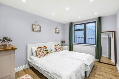 3 bedroom flat to rent, Dudden Hill Lane, London NW10