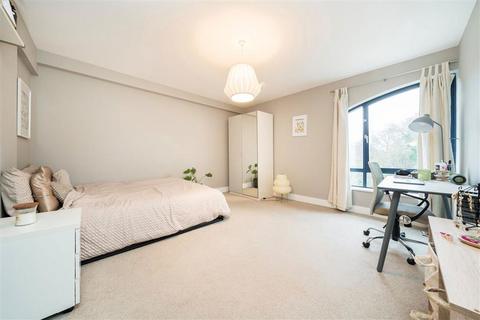 3 bedroom flat for sale, Caledonian Road, London N1