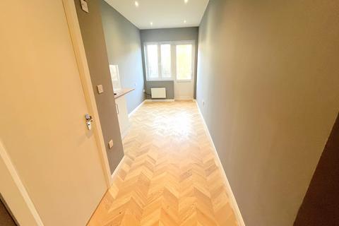 1 bedroom house of multiple occupation to rent, Ramuz Drive, Westcliff-on-Sea SS0