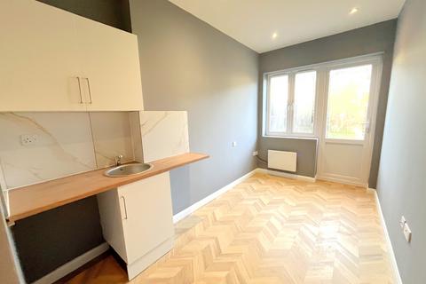 1 bedroom house of multiple occupation to rent, Ramuz Drive, Westcliff-on-Sea SS0
