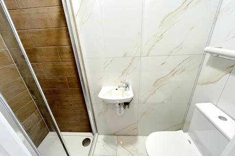 1 bedroom house of multiple occupation to rent, Ramuz Drive, Westcliff-on-Sea SS0