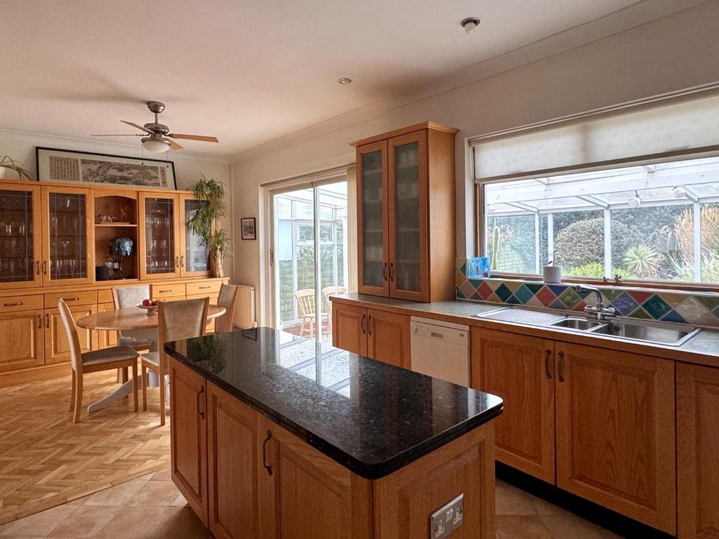 Kitchen/Dining Area