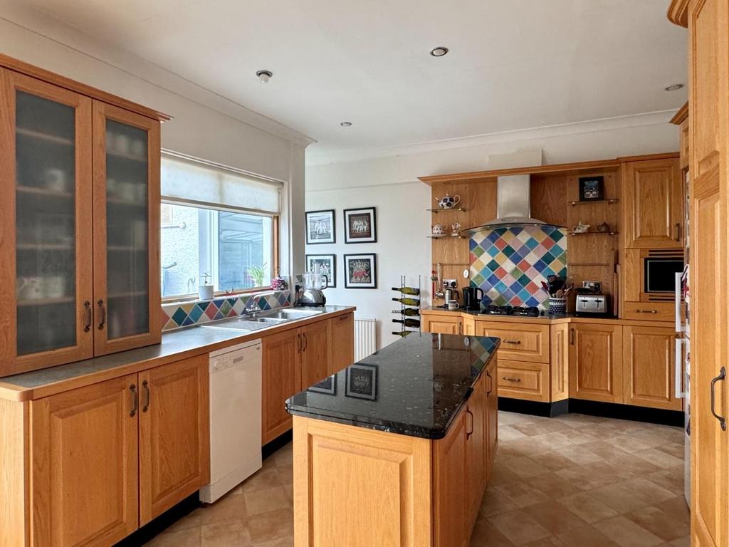 Kitchen/Dining Area