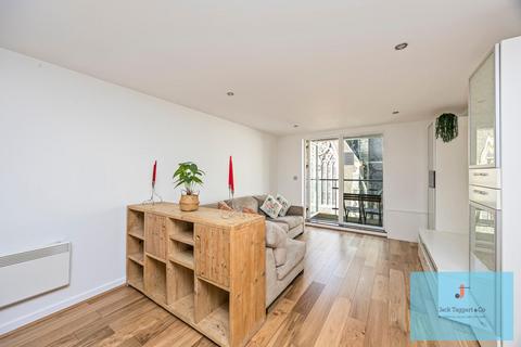 3 bedroom flat for sale, West Street, Brighton