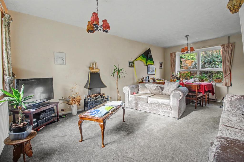 Lounge/Dining Room