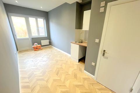 1 bedroom house of multiple occupation to rent, Ramuz Drive, Westcliff-on-Sea SS0