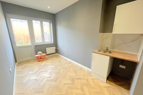 1 bedroom house of multiple occupation to rent, Ramuz Drive, Westcliff-on-Sea SS0