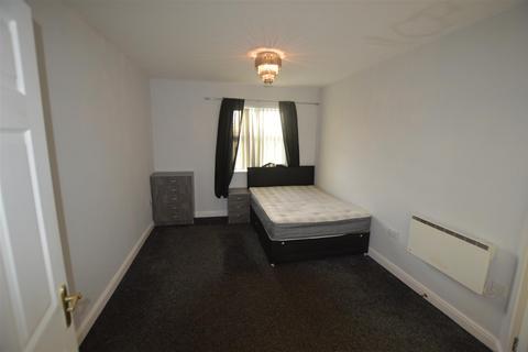 2 bedroom house for sale, Hadfield Close, Manchester M14