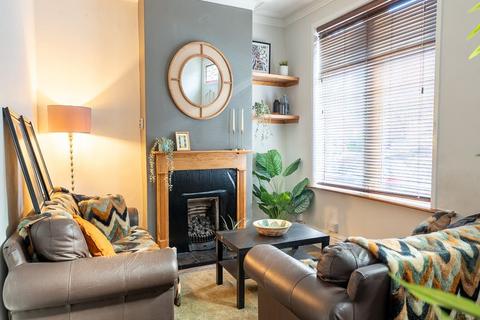 4 bedroom terraced house to rent, Leeds LS7