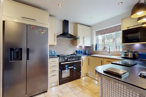 4 bedroom property for sale, Thorneycroft Lane, Milton Keynes MK15