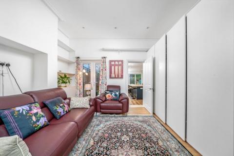 4 bedroom terraced house to rent, West Street, Carshalton, SM5