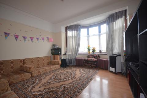 3 bedroom terraced house to rent, Aldbourough Road South, IG3 8HF
