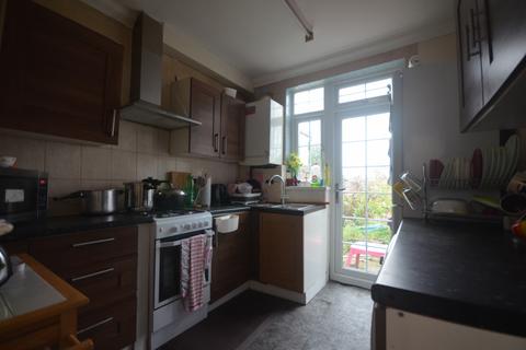 3 bedroom terraced house to rent, Aldbourough Road South, IG3 8HF