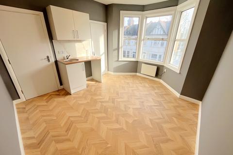 1 bedroom house of multiple occupation to rent, Ramuz Drive, Westcliff-on-Sea SS0